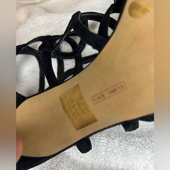 Vince camuto heel. Black. Size 10 - Picture 8 of 9